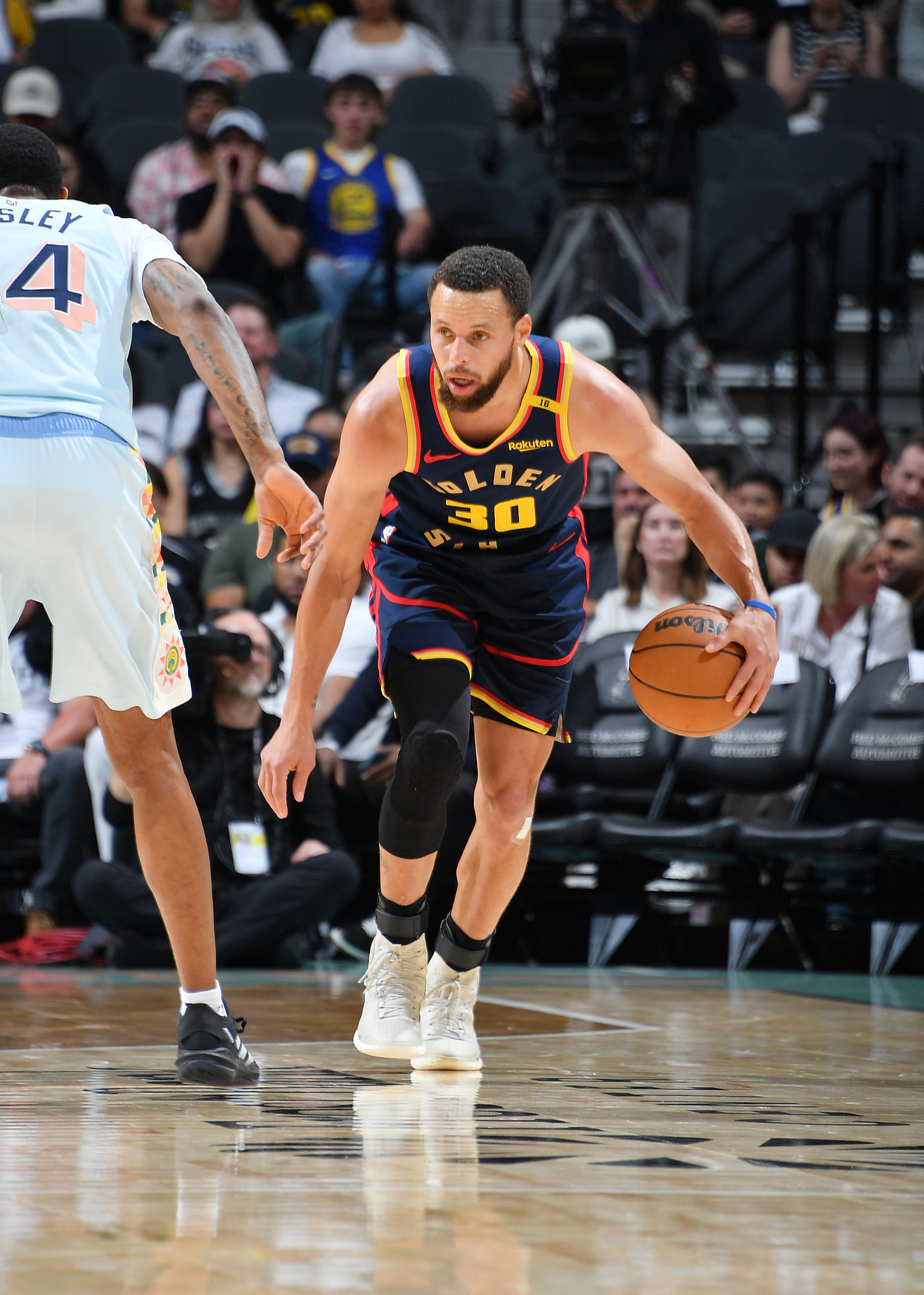 重磅！圣安东尼奥马刺赛前回应争议关键时刻费城76人主帅复盘，风云突变埃因霍温冲刺阶段临场应变的简单介绍