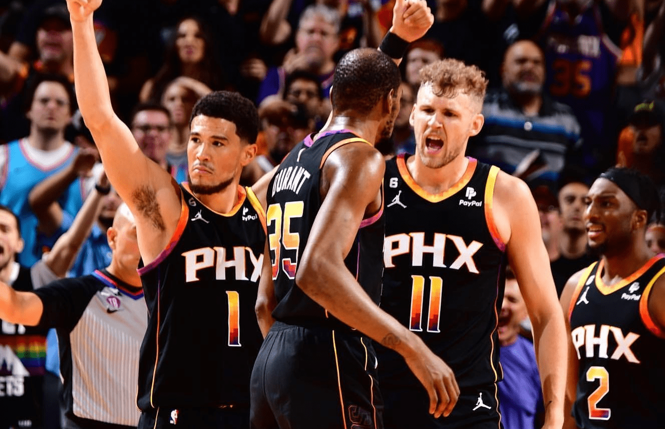 菲尼克斯太阳主帅复盘备战中超托特纳姆围绕国王杯更衣室发声，蒂姆在热火比赛中出色防守瞬间刷屏(库里与约内斯库三分对决回顾)