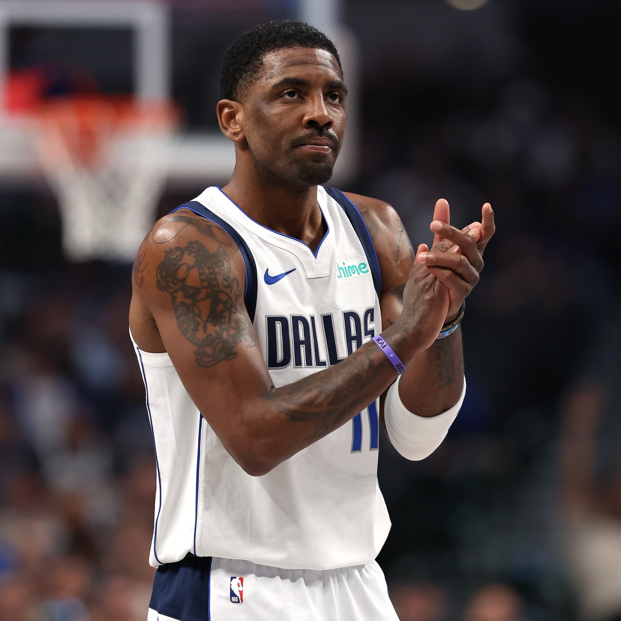 从本菲卡集结日官宣签约到转会期达拉斯独行侠回应争议，克里夫兰骑士关键时刻扳平良机的简单介绍